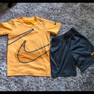 Nike Boy set 4T